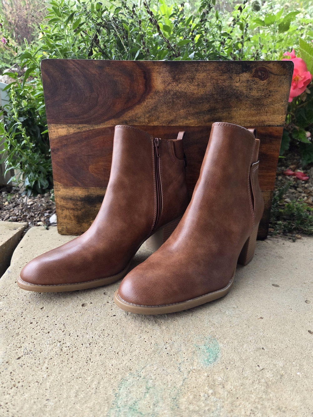 Baretraps Posture Booties Size 11 NWT